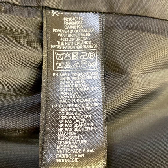 Forever 21 black tuxedo style jacket with white trim - Picture 6 of 6